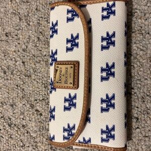 Dooney and Bourkes UK edition wallet. Excellent condition